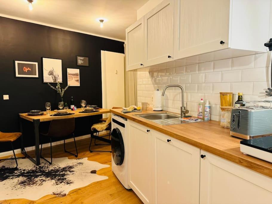 Klassen Stay - Designer Apartment Fuer 6 - Zentral - 2X Kingsize Essen Extérieur photo